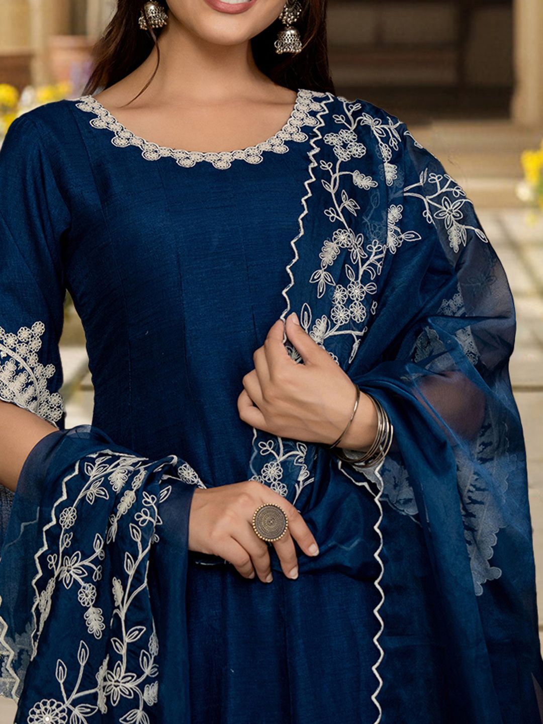 Dhiyona KL Women Embroidered Empire Thread Work Kurta with Palazzos & With Dupatta
