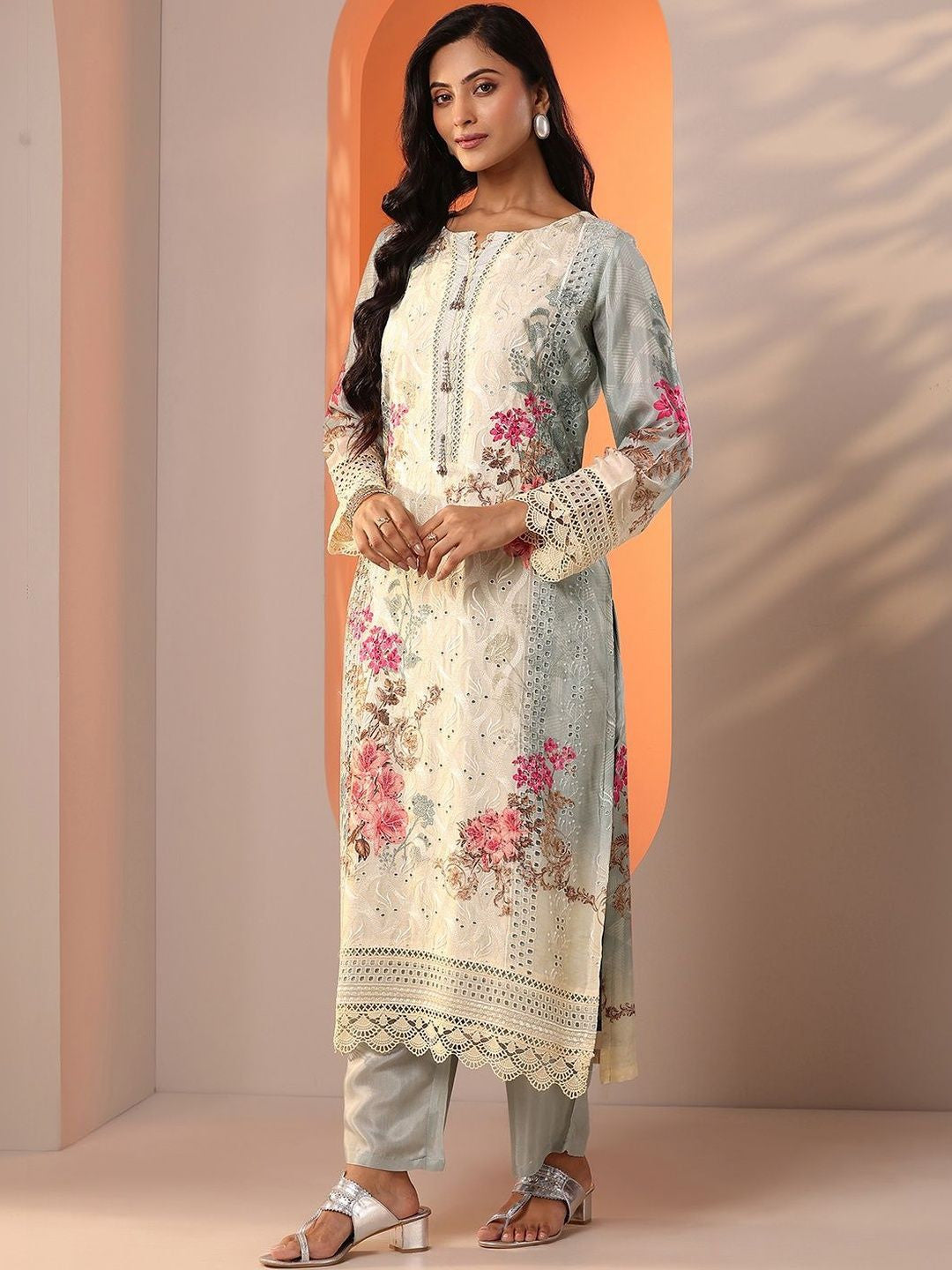 Women Floral Printed Regular Thread Work Kurta with Trousers & With Dupatta
