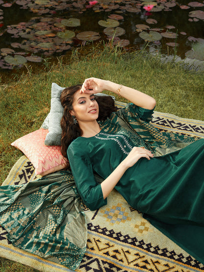 Women Green & Golden Printed Kurta with Trousers & Dupatta