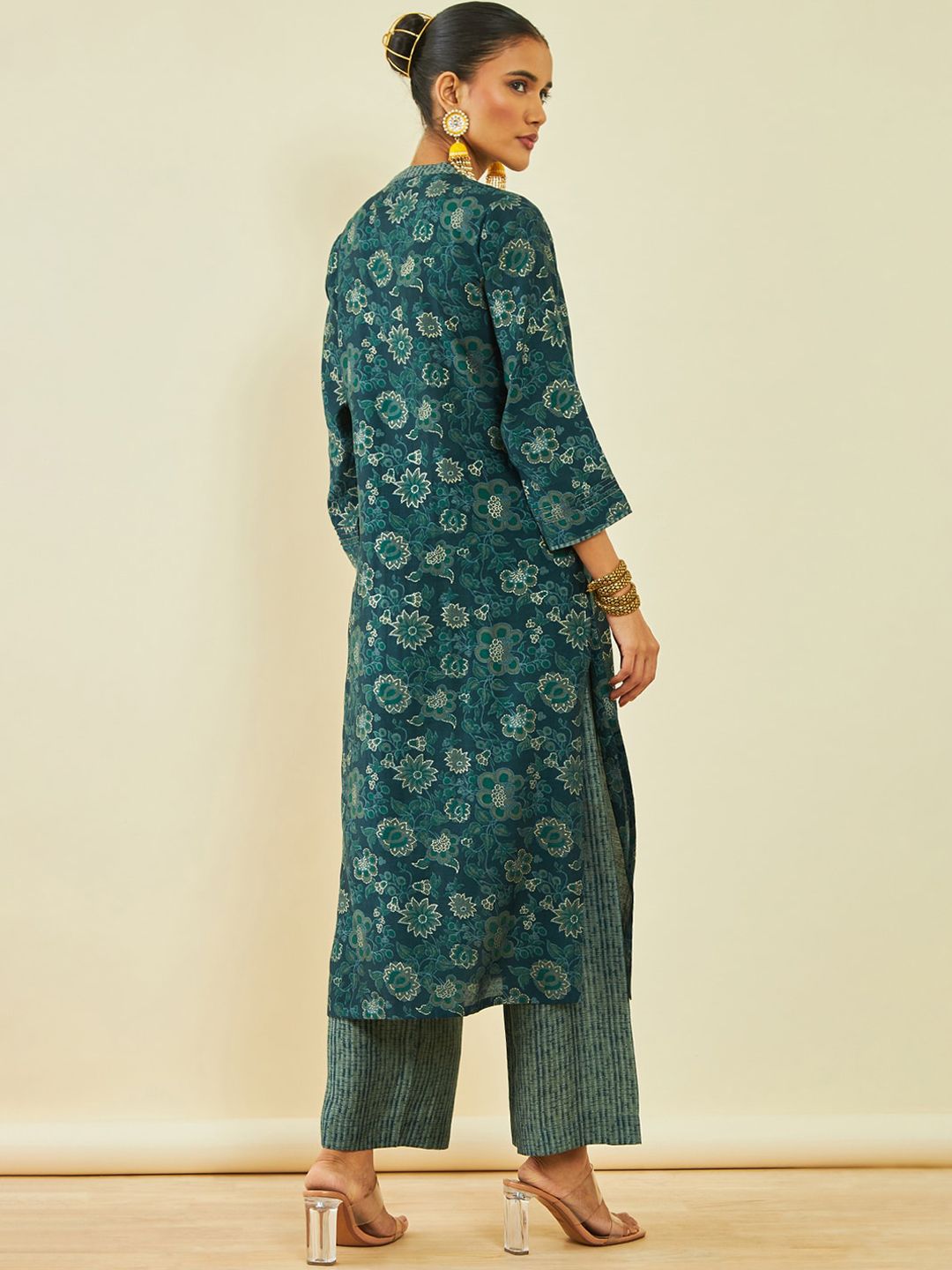 Dhiyona SO Women's Floral Printed Tie Up Neck Regular Kurta With Trousers