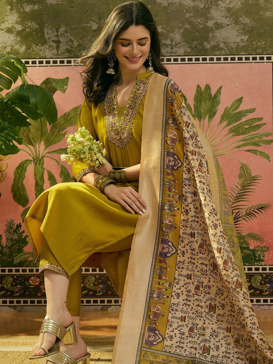 Printed Round Neck Kurta Trousers & Dupatta