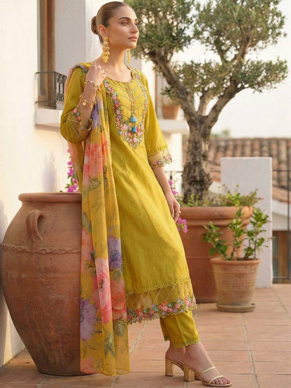Women Floral Embroidered Regular Thread Work Liva Kurta with Trousers & With Dupatta