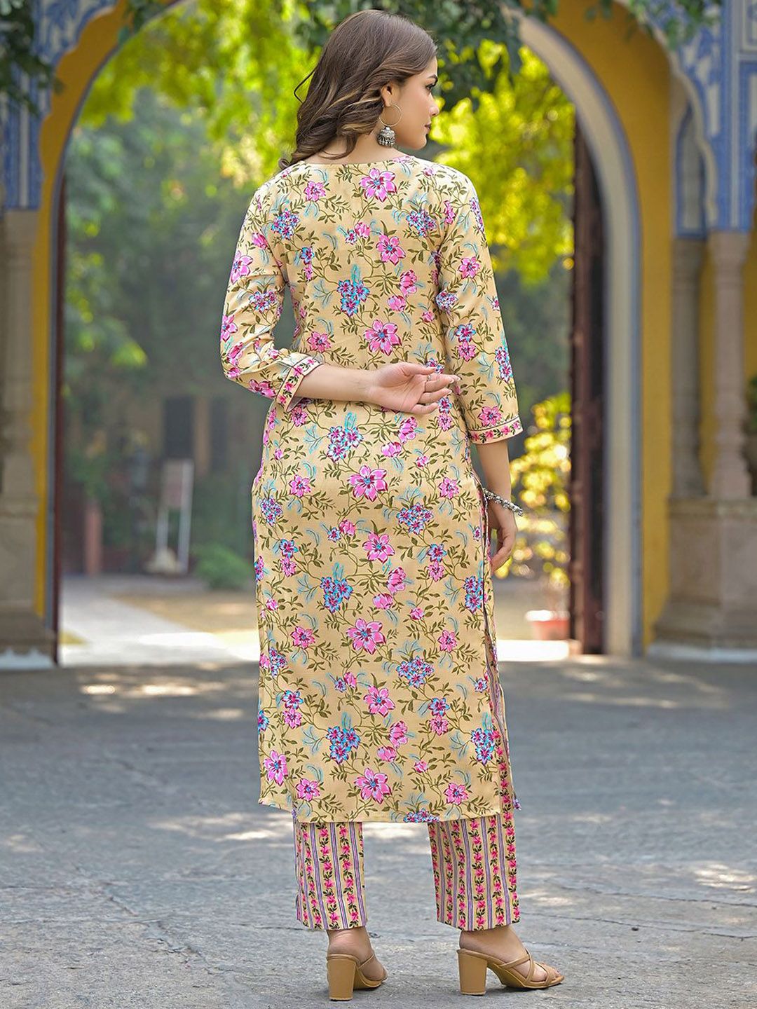 Dhiyona KL Women Floral Printed Regular Kurta with Trousers & With Dupatta