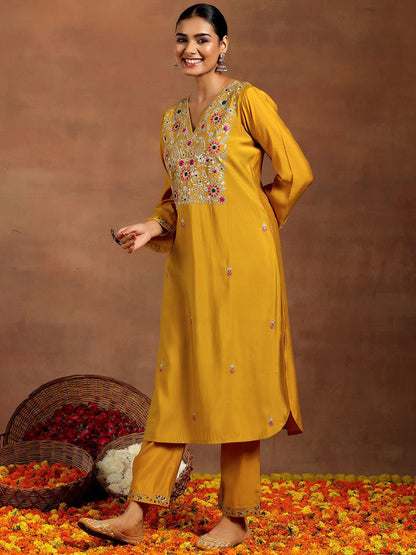 Ethnic Motifs Embroidered Sequinned V-Neck Straight Kurta With Trouser & Dupatta