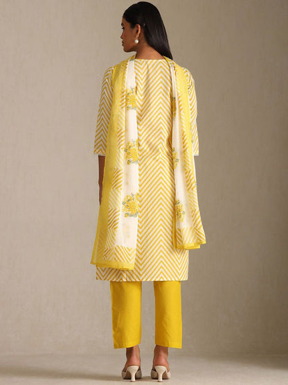 Dhiyona SO Women's Floral Printed Notch Neck Sequinned Pure Cotton Kurta With Trousers & Dupatta