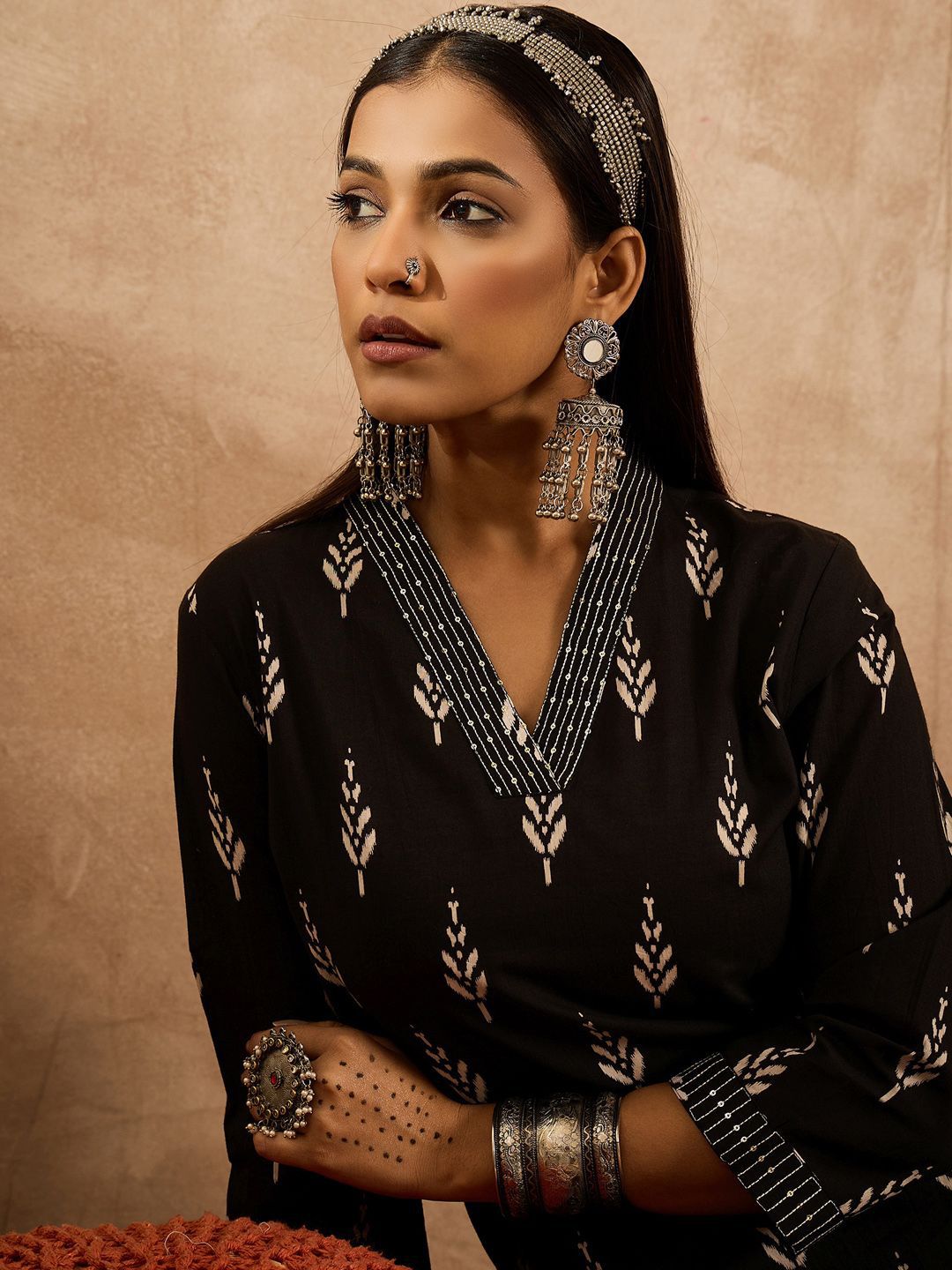 Dhiyona IE Floral Printed V-Neck Pure Cotton Sequinned Straight Kurta