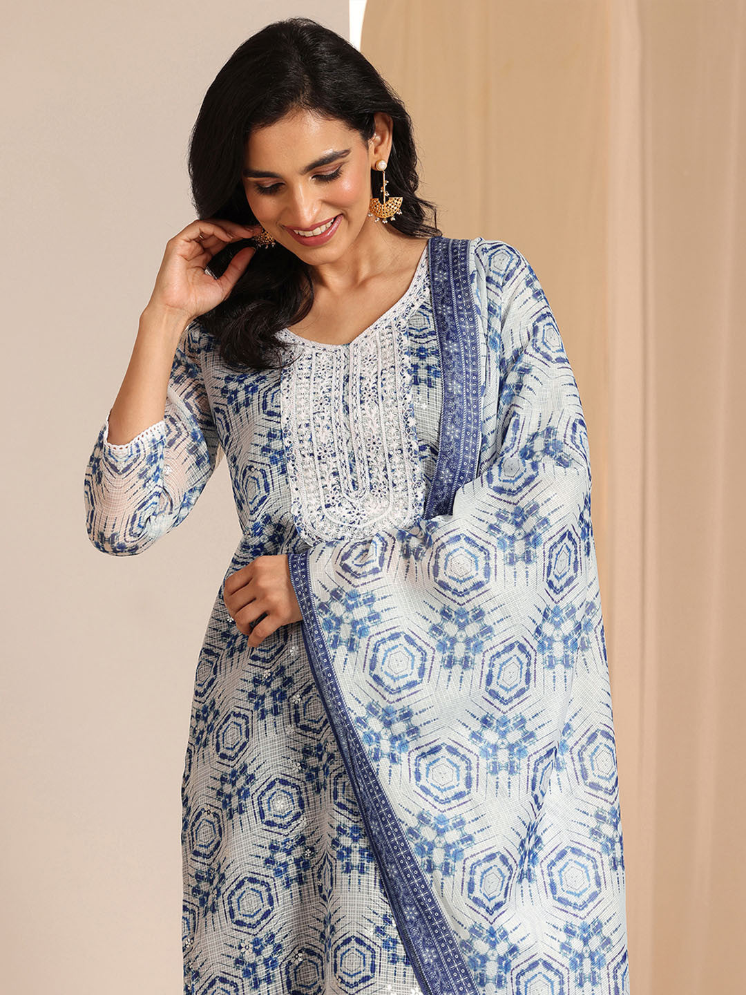 Women Floral Printed Regular Kurta with Trousers & With Dupatta