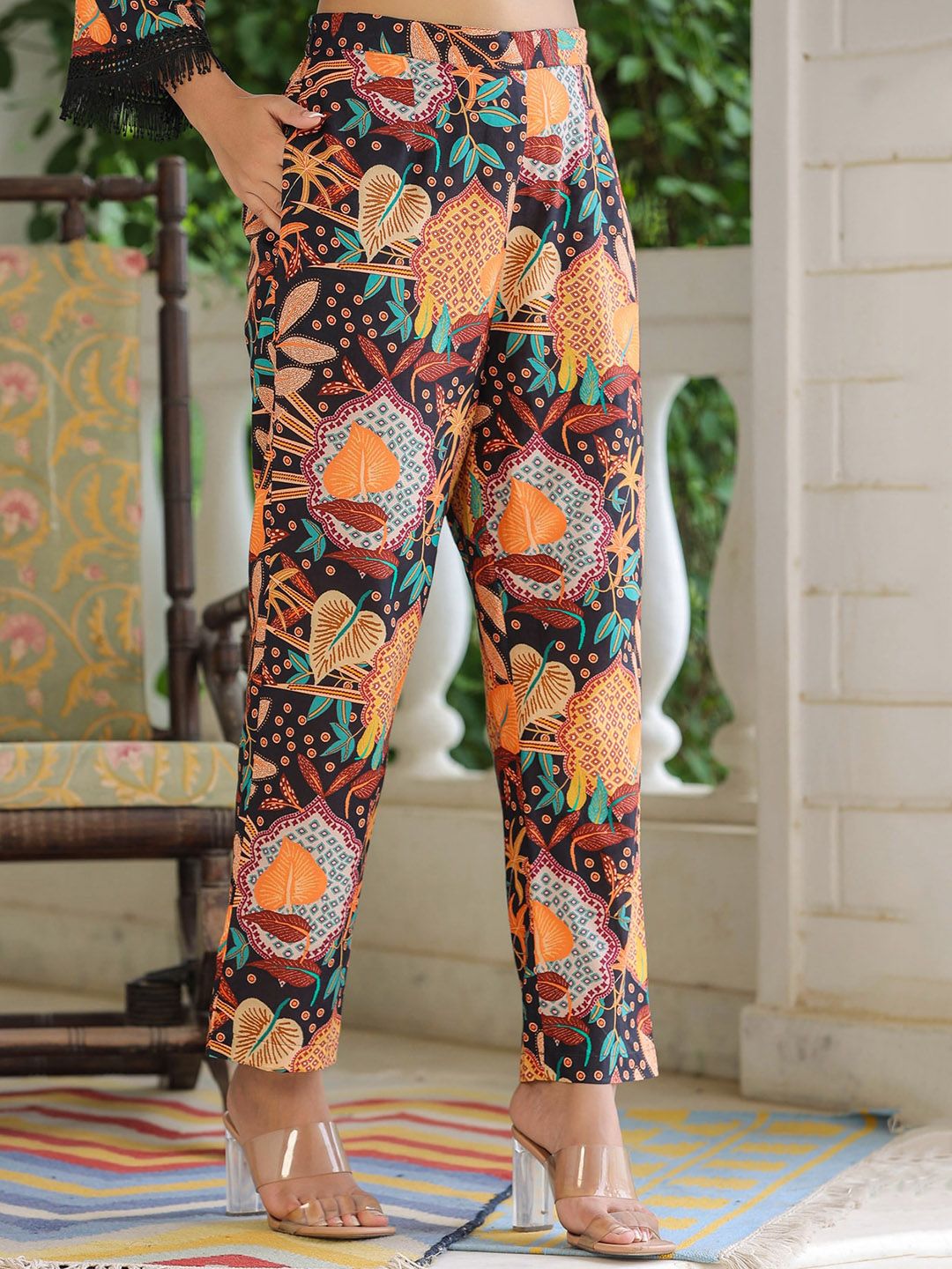 Dhiyona RR Women's Floral Printed Keyhole Neck Pure Cotton Kurta & Trousers