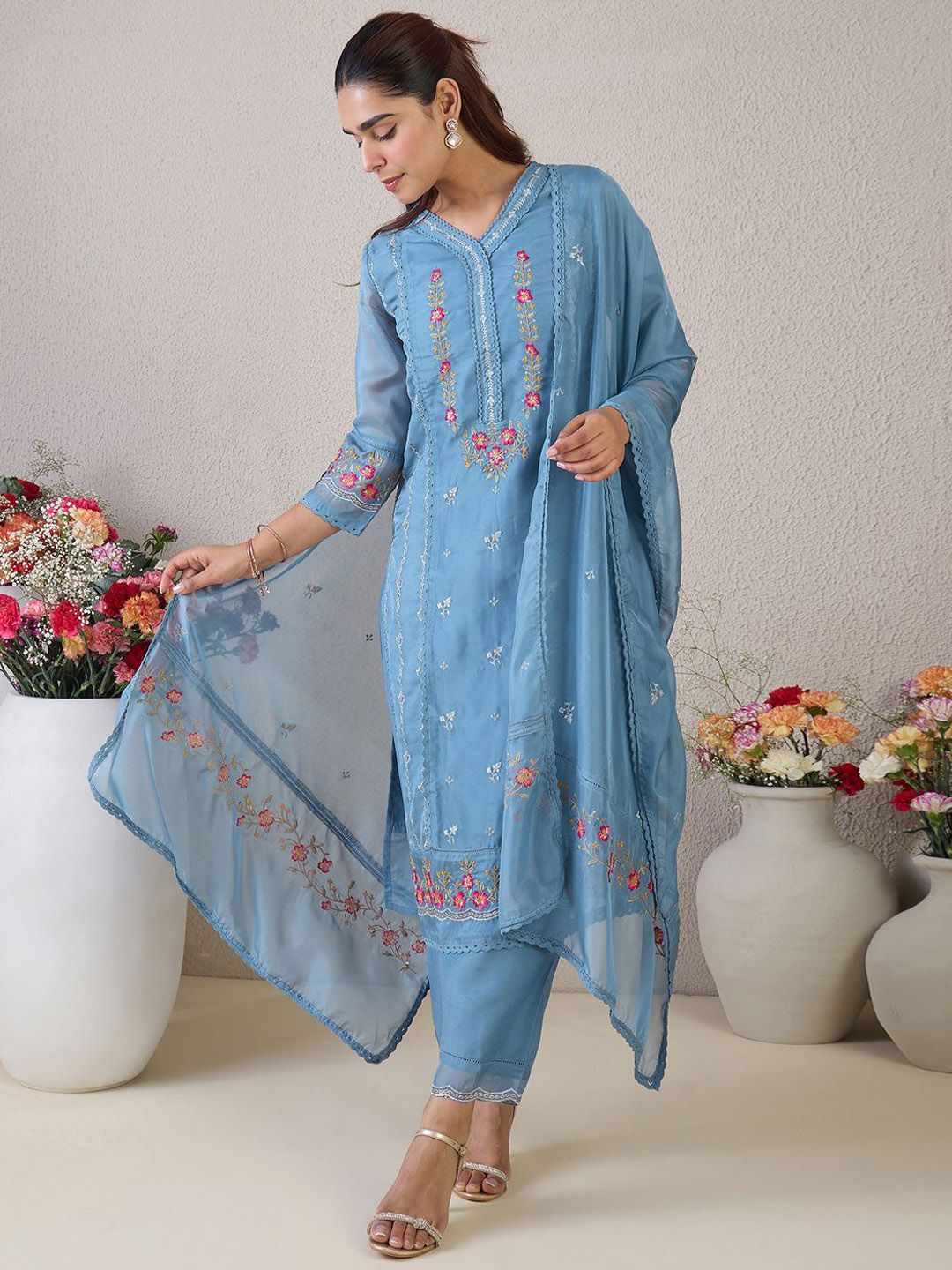 Dhiyona IE Floral Embroidered V-Neck Thread Work Straight Kurta & Trousers & Dupatta