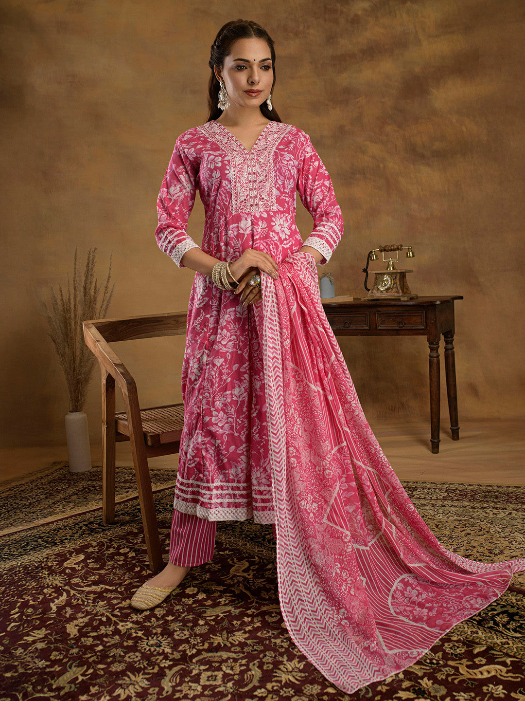 Women Floral Panelled Gotta Patti Pure Cotton Kurti with Trousers & With Dupatta