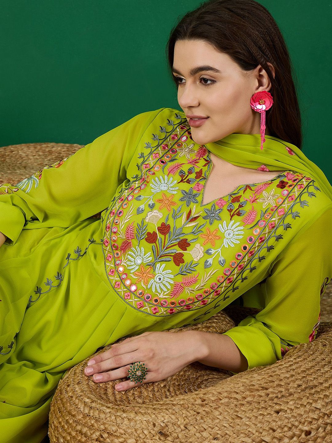 Dhiyona KL Floral Embroidered V-Neck Cuffed Sleeves Thread Work Kurta ,Palazzos & Dupatta