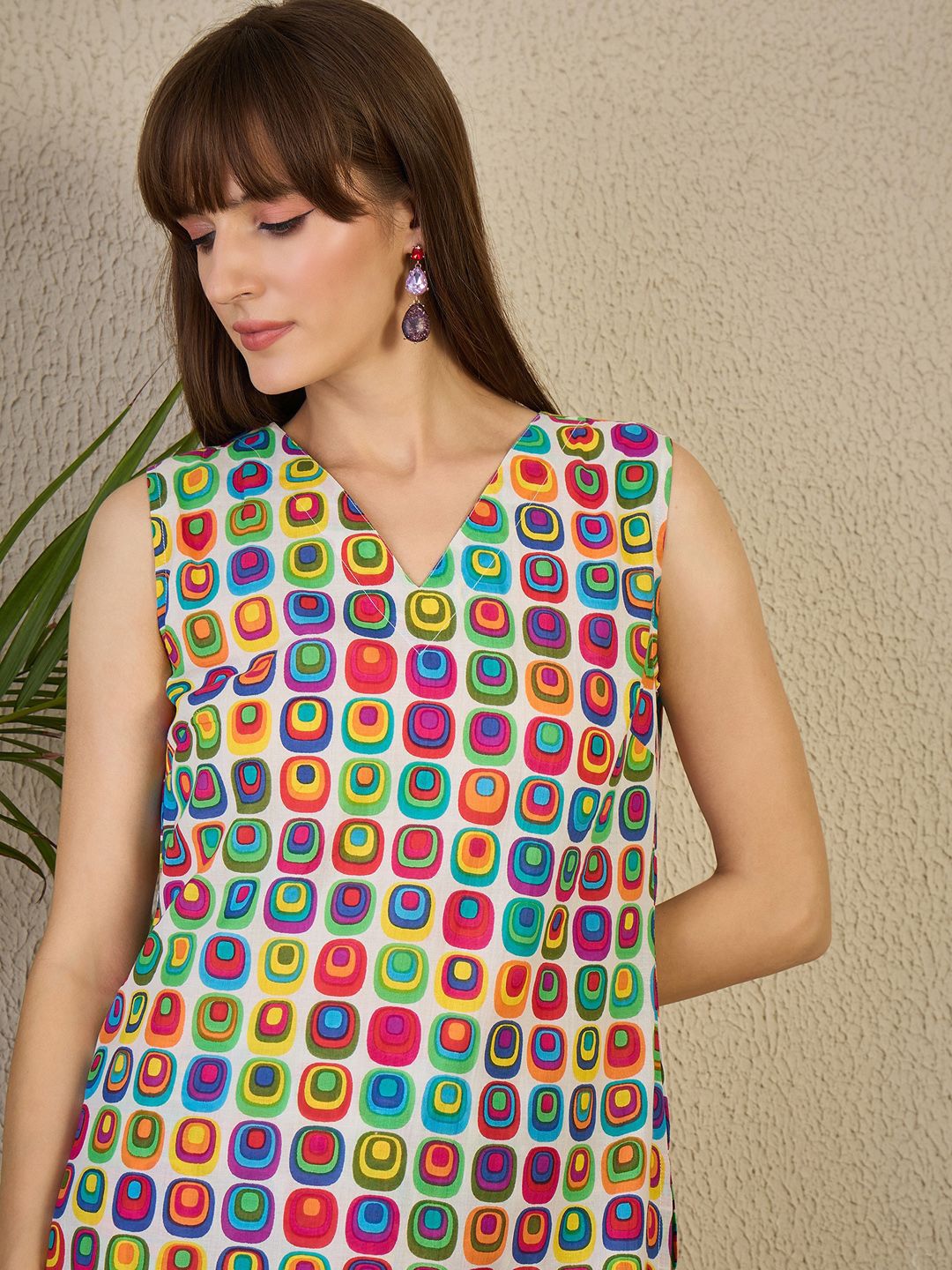 Dhiyona IE Geometric Printed V-Neck Pure Cotton Kurta With Trousers