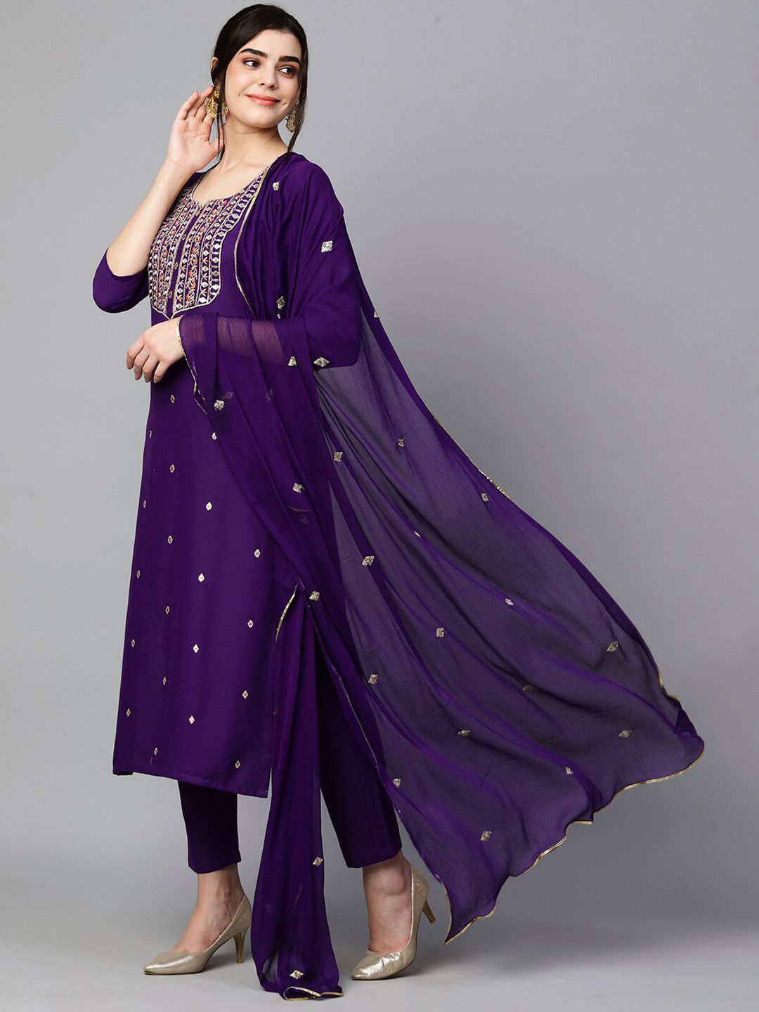 Dhiyona KL Floral Embroidered Regular Thread Work Kurta with Trouser & Dupatta