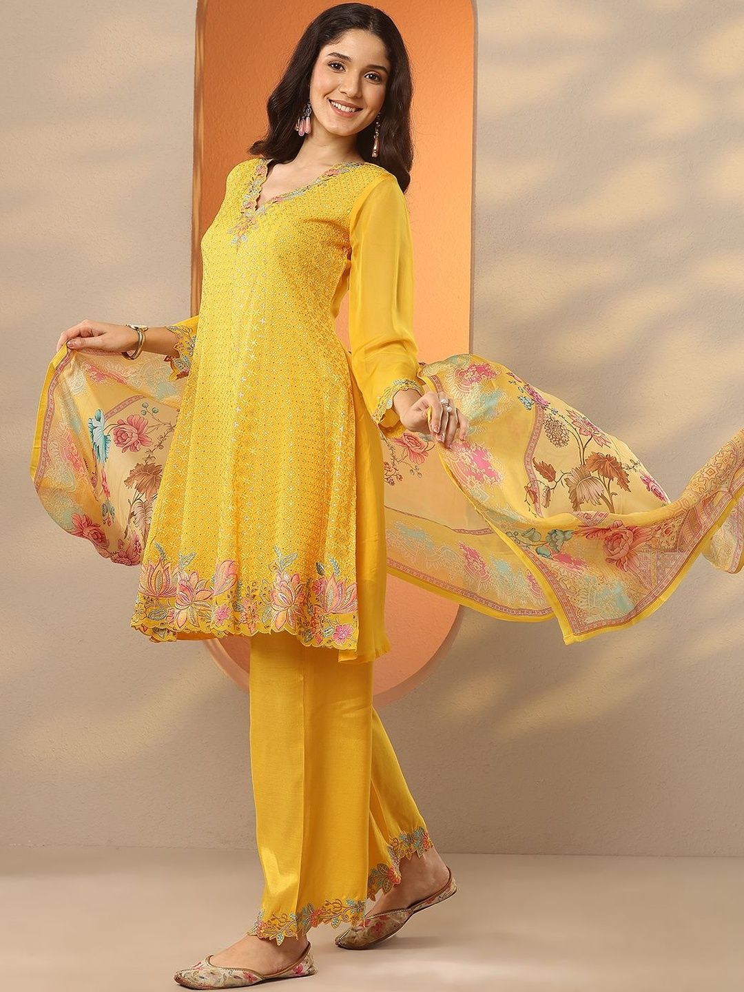 Dhiyona LL Floral Embroidered Panelled Thread Work Kurta With Palazzos & Dupatta