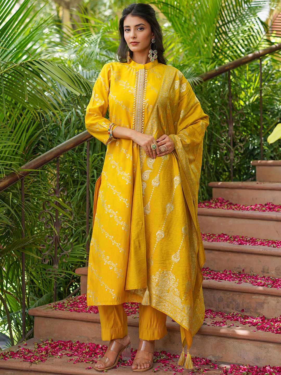 Dhiyona KL Floral Printed Mandarin Collar Straight Kurta With Trousers And Dupatta