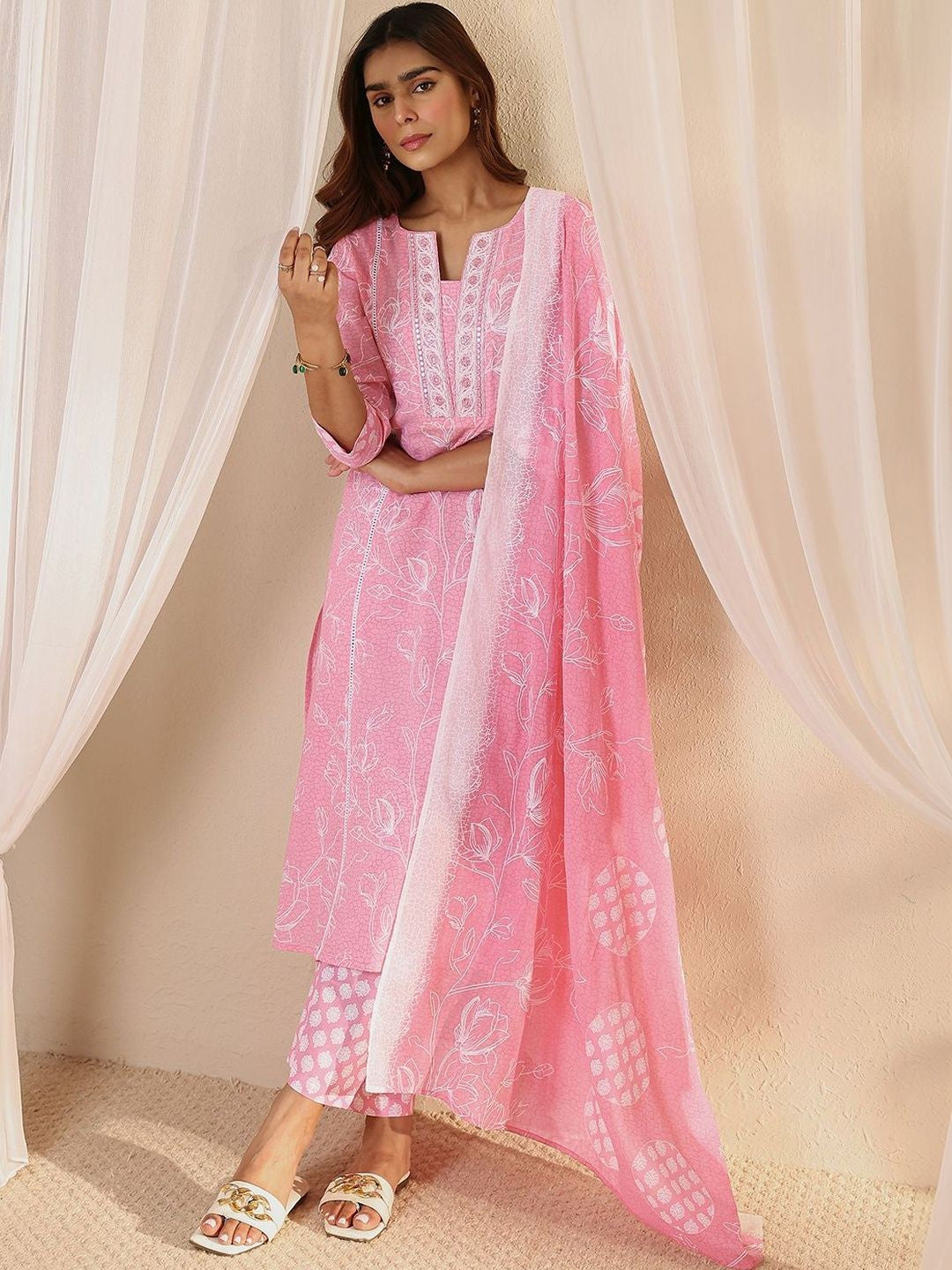 Women Floral Printed Regular Thread Work Kurta with Trousers & With Dupatta