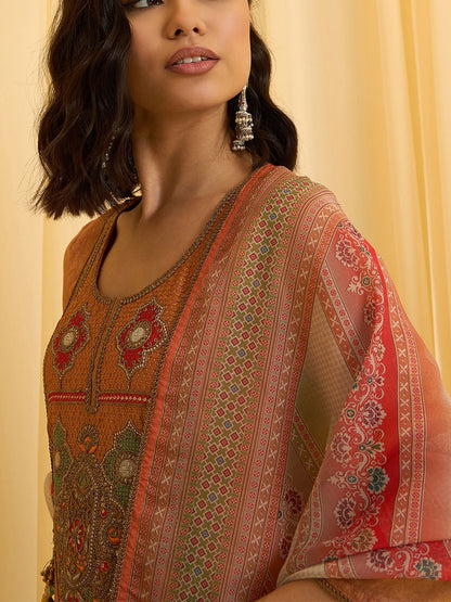 Dhiyona CH Embroidered Roud Neck Sequinned Chiffon Kurta With Trousers & Dupatta