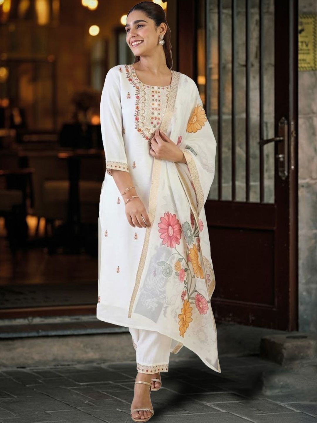Dhiyona IE Women Floral Embroidered Regular Thread Work Kurta with Trousers & With Dupatta