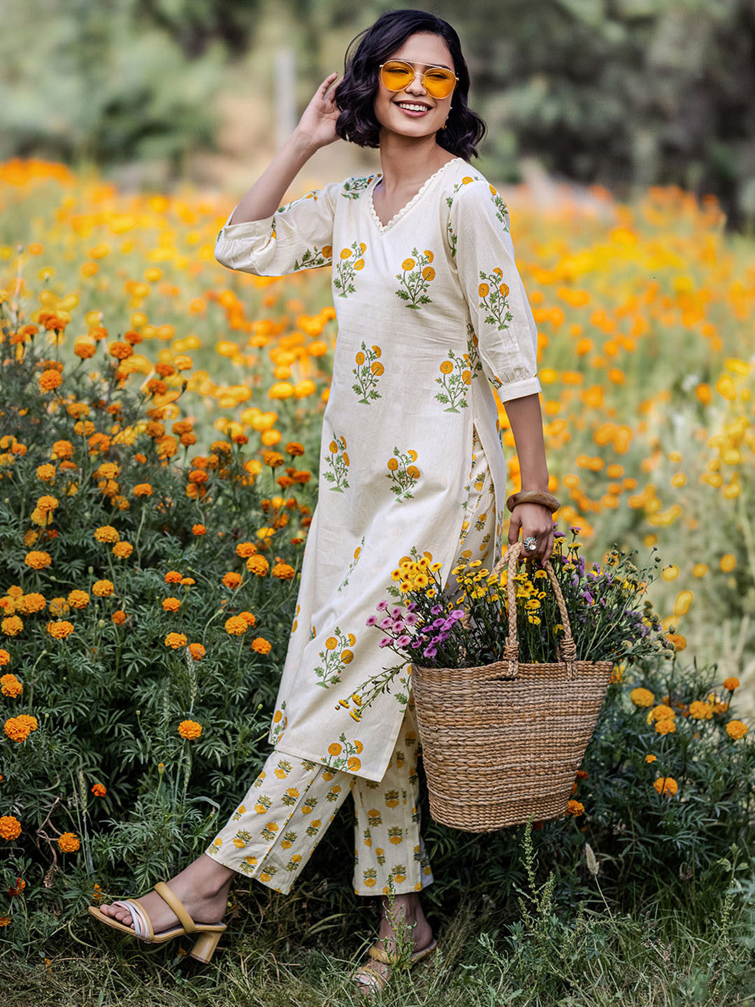 Women Floral Printed Regular Kurta with Trousers