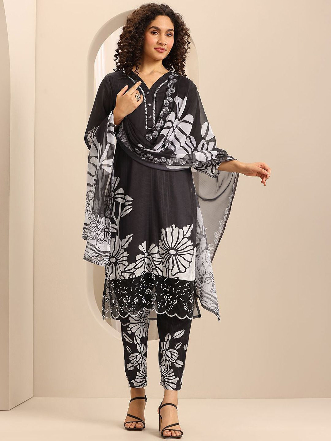Floral Printed V-Neck Thread Work Straight Kurta With Trousers & Dupatta