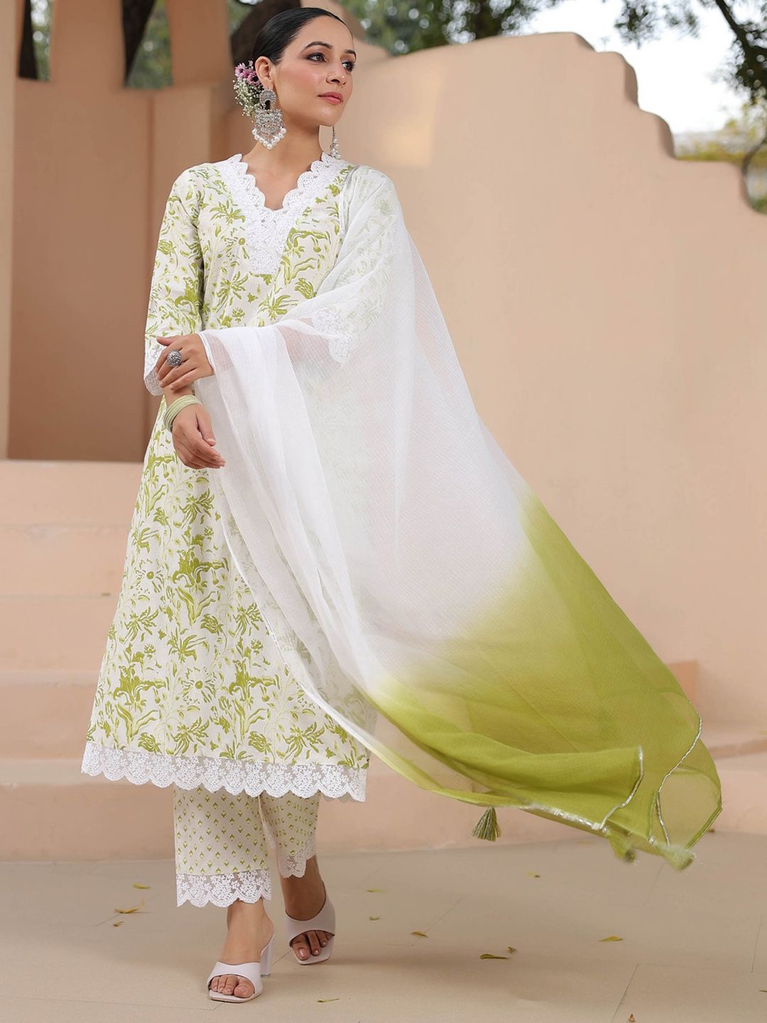 Dhiyona RR Women's Floral Printed Pure Cotton Straight Kurta With Trousers & Dupatta