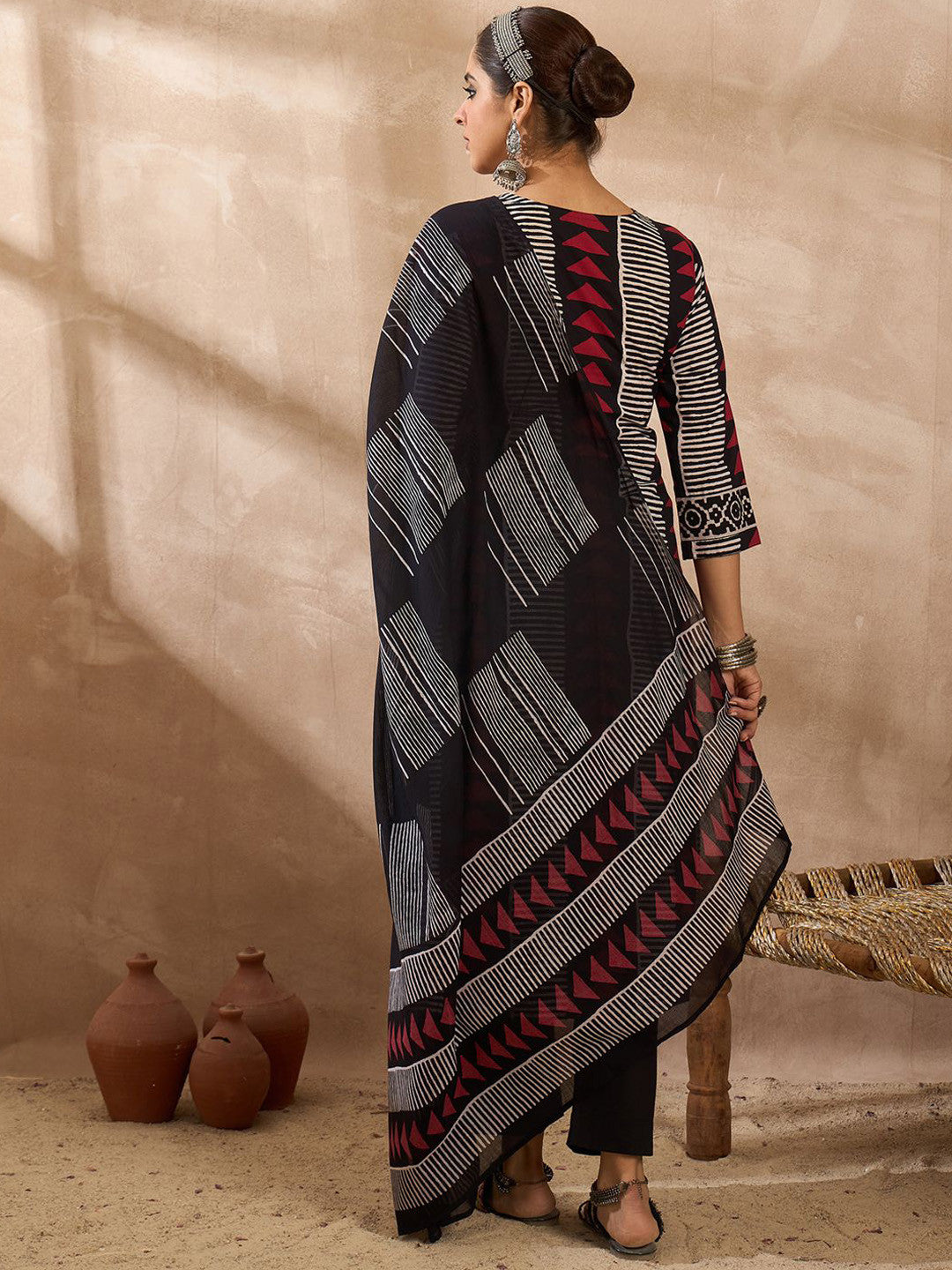 Women Printed Regular Thread Work Pure Cotton Kurta with Trousers & With Dupatta