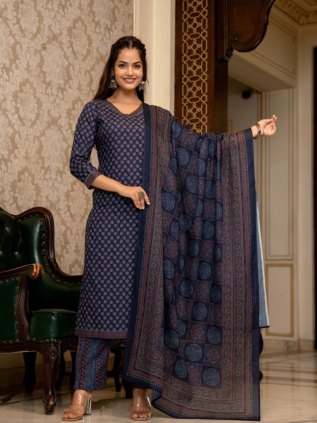 Dhiyona KL Ethnic Motifs Printed Regular Gotta Patti Straight Kurta with Trousers & Dupatta