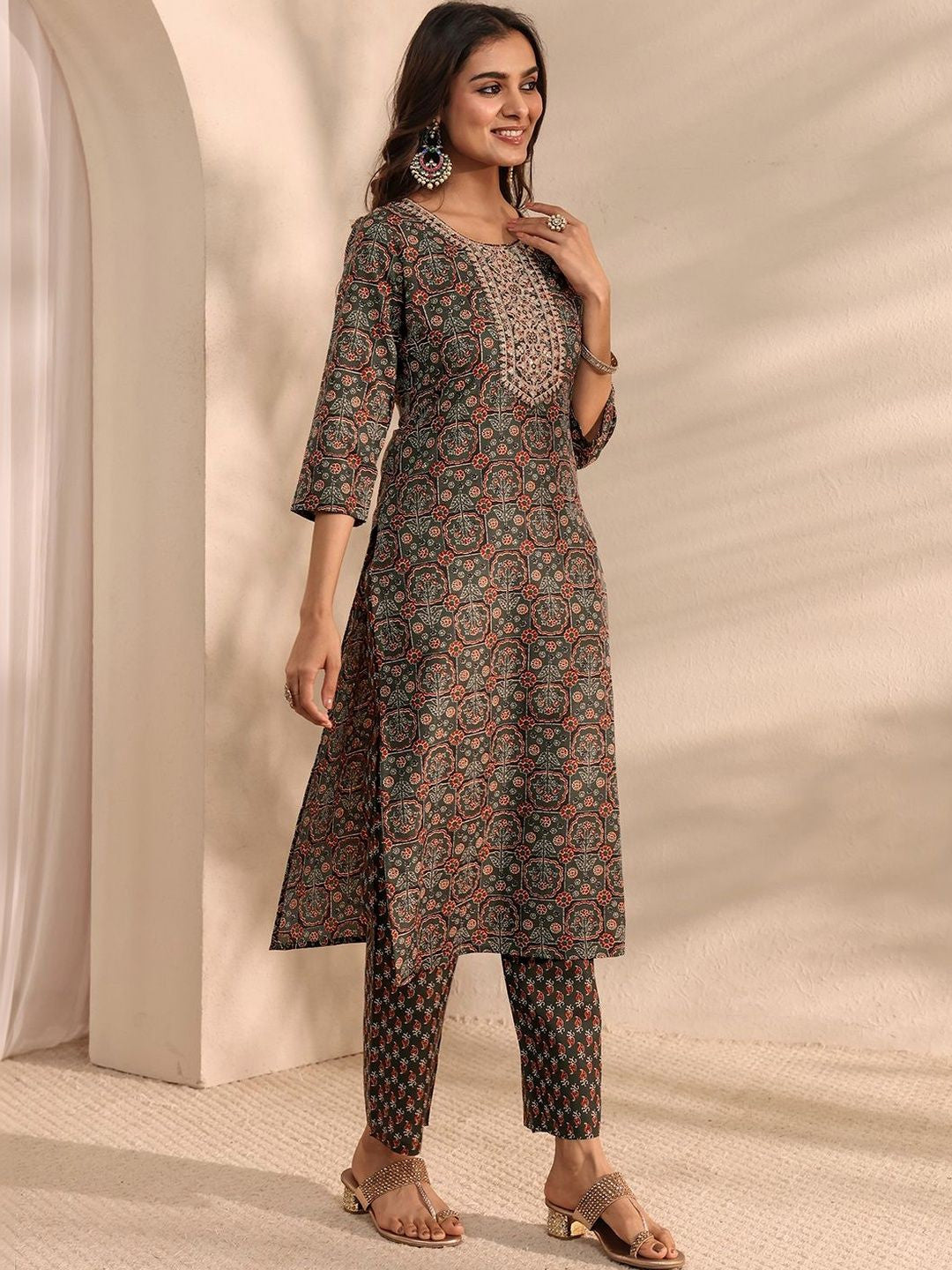Women Ethnic Motifs Printed Regular Thread Work Kurta with Trousers & With Dupatta