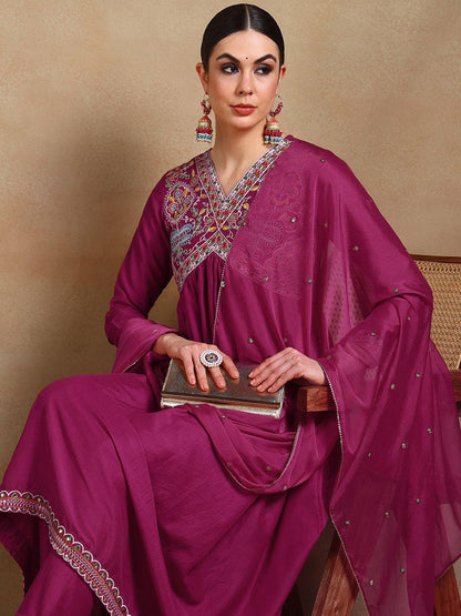 Dhiyona KL Ethnic Motifs Embroidered V-Neck Thread Work Anarkali Kurta with Trousers & Dupatta