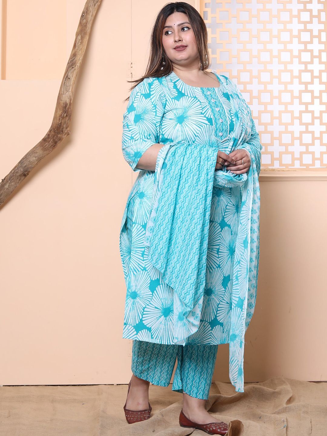 Dhiyona KL Plus Size Floral Printed Pure Cotton Kurta with Trousers & Dupatta
