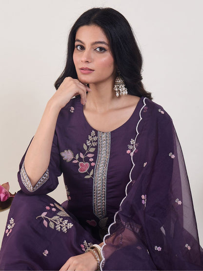 Floral Embroidered Regular Thread Work Kurta With Trousers & Dupatta