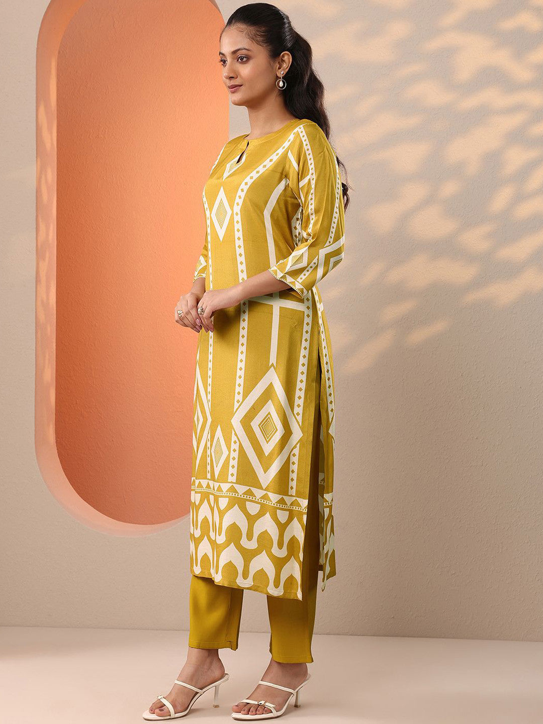 Ethnic Motifs Printed Straight Kurta With Trousers & Dupatta
