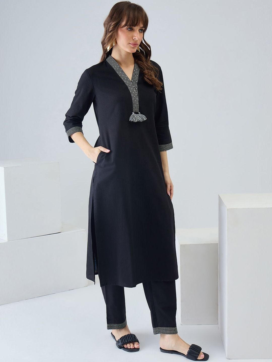 Dhiyona IE Women Printed Regular Thread Work Kurta with Trousers