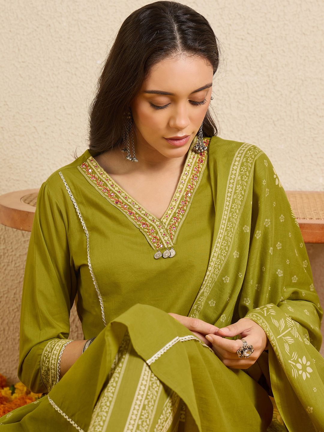Dhiyona IE Women Ethnic Motifs Embroidered Regular Thread Work Pure Cotton Kurta with Trousers & With Dupatta