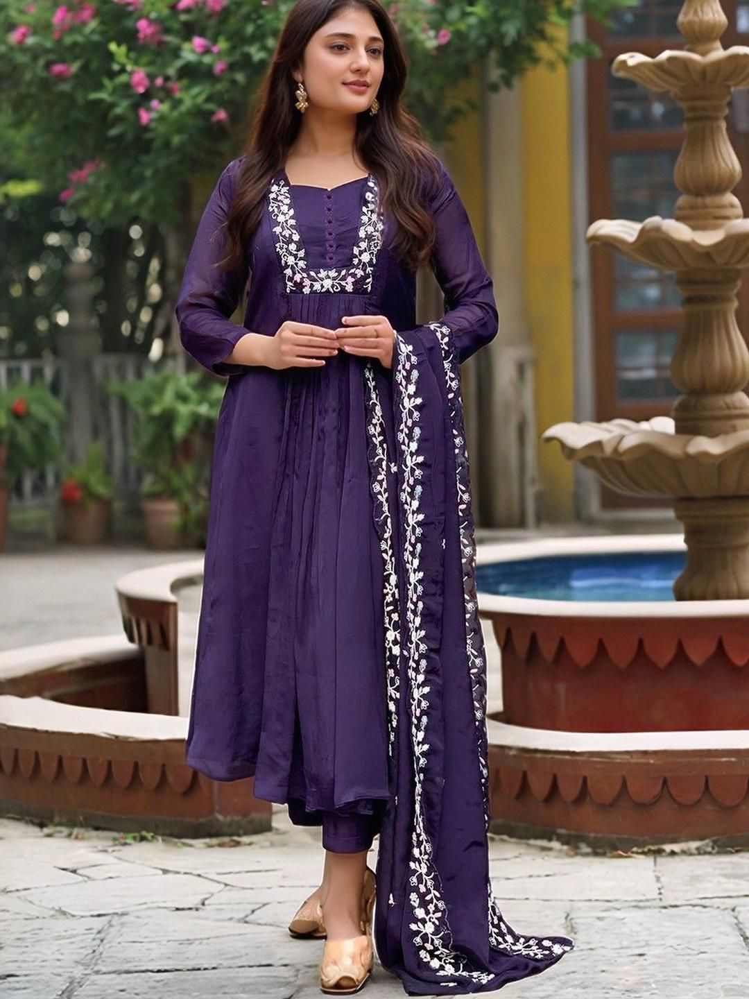 Dhiyona KL Women Begani Rayon Blend Solid Anarkali Kurta Set With Dupatta