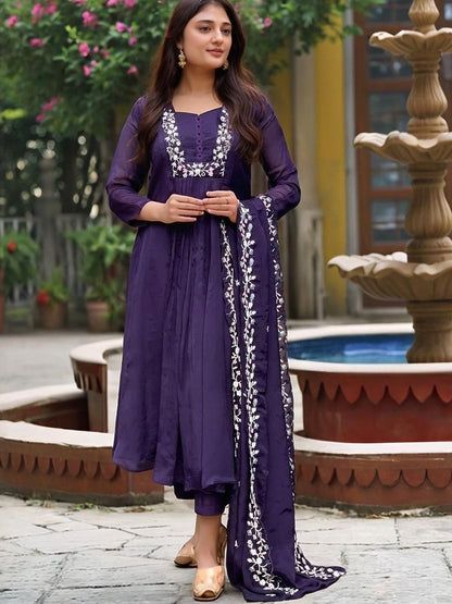 Dhiyona KL Women Begani Rayon Blend Solid Anarkali Kurta Set With Dupatta