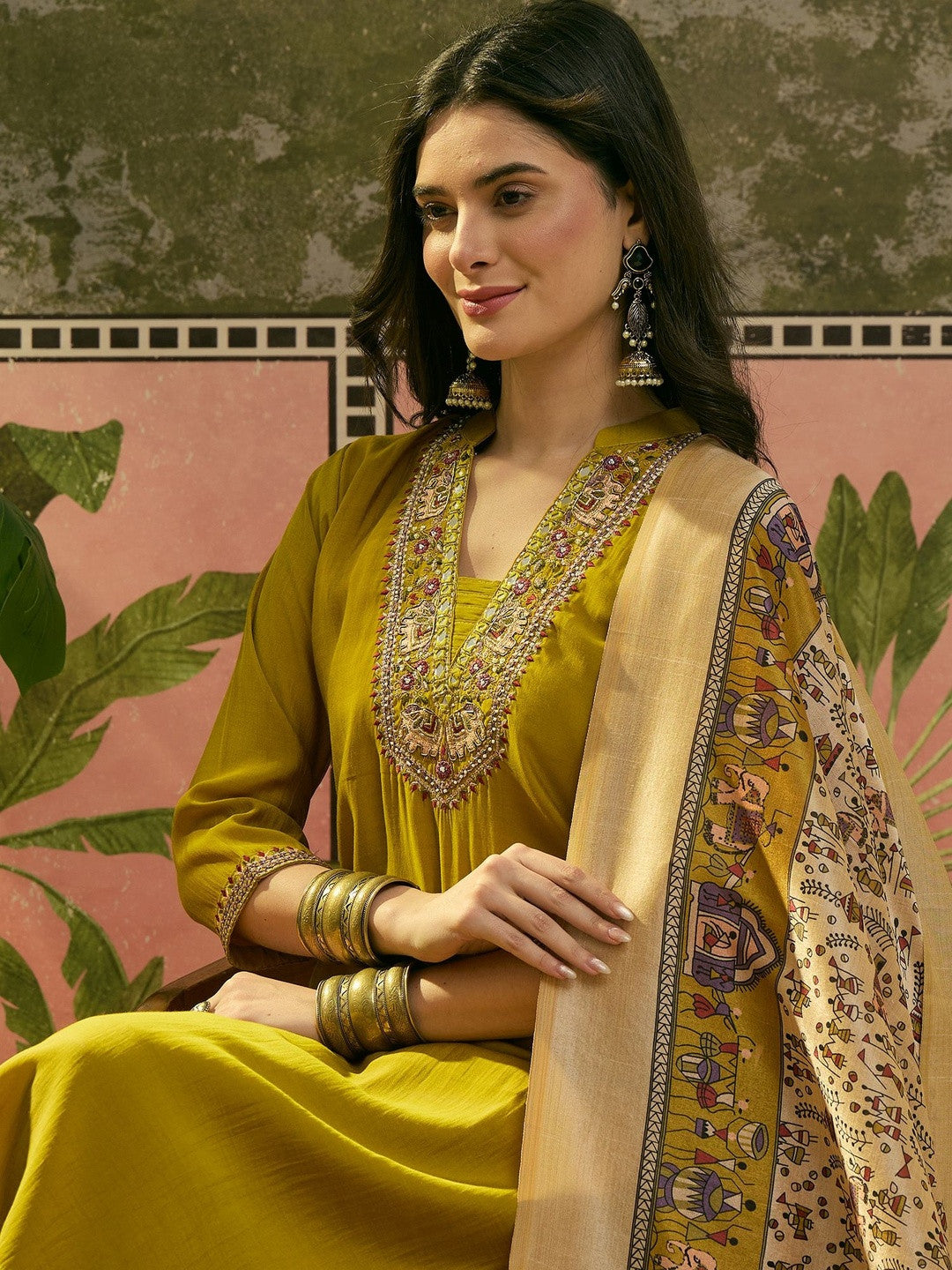 Printed Round Neck Kurta Trousers & Dupatta