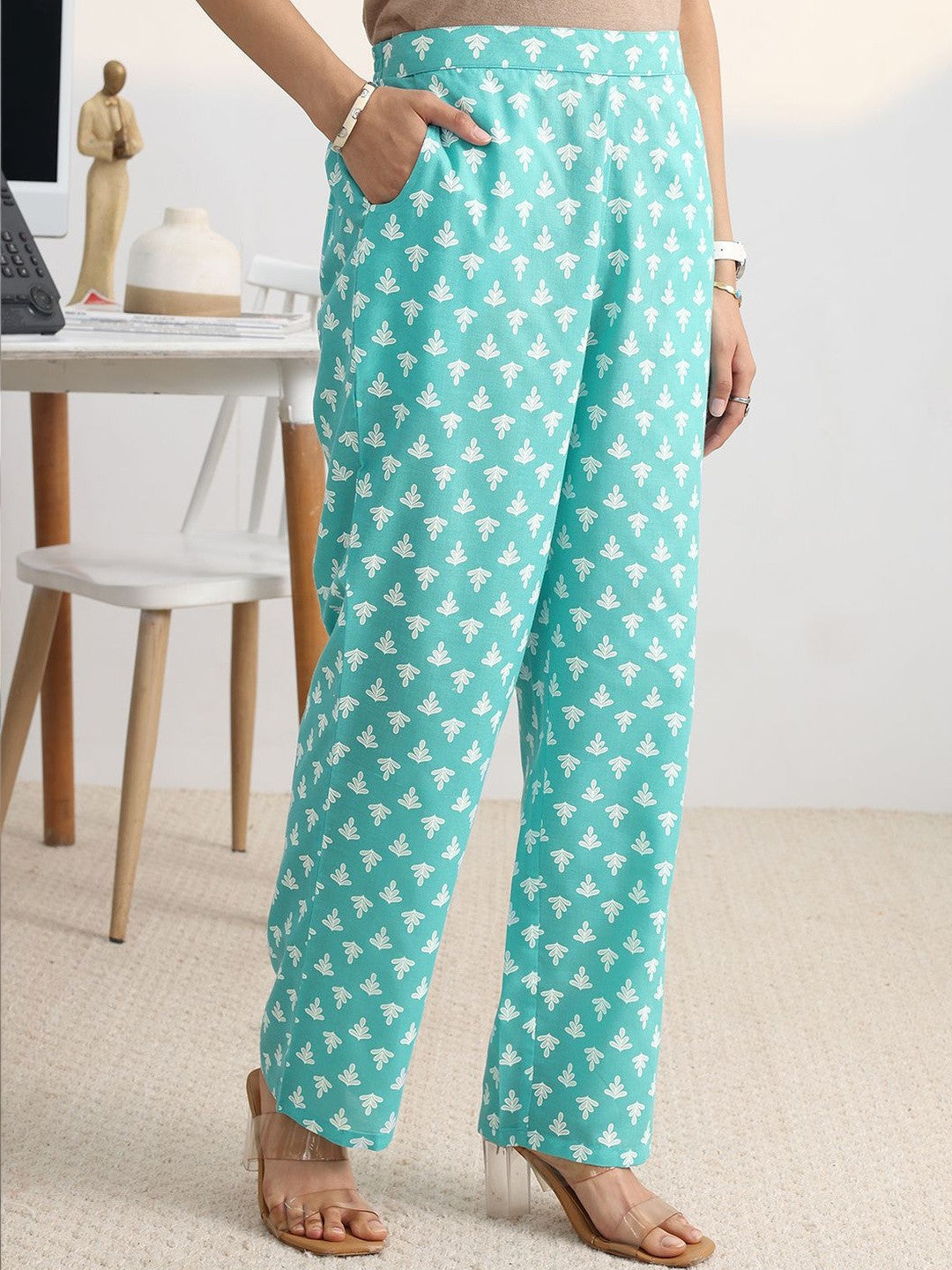 Women Ethnic Motifs Printed Regular Kurta with Trousers & With Dupatta