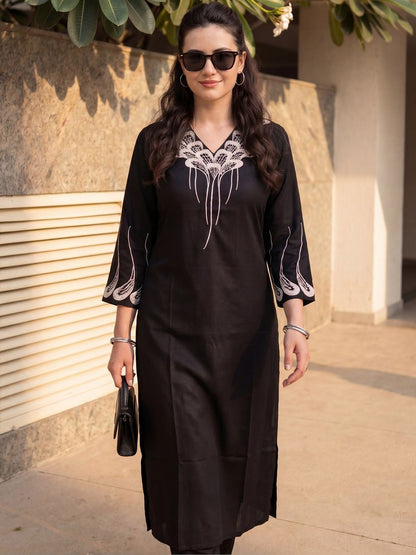 Women Ethnic Motifs Embroidered Regular Thread Work Kurta with Trousers