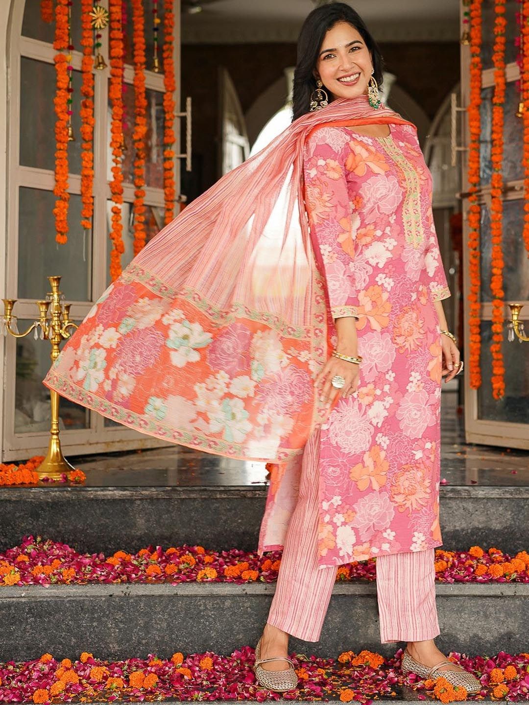 Dhiyona KL Women Floral Printed Regular Kurta with Trousers & Dupatta