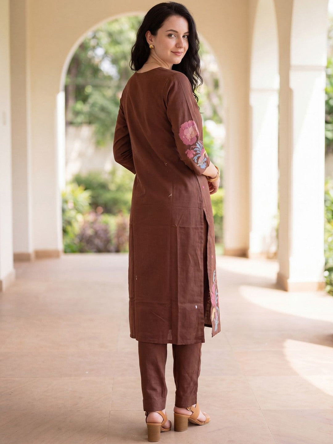 Women Floral Embroidered Regular Thread Work Kurta with Trousers