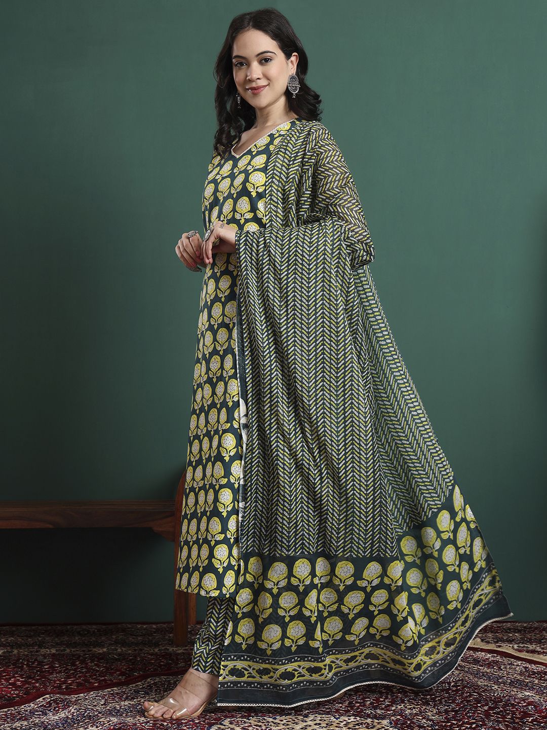 Dhiyona KL Floral Printed V-Neck Pure Cotton Straight Kurta With Trousers & Dupatta