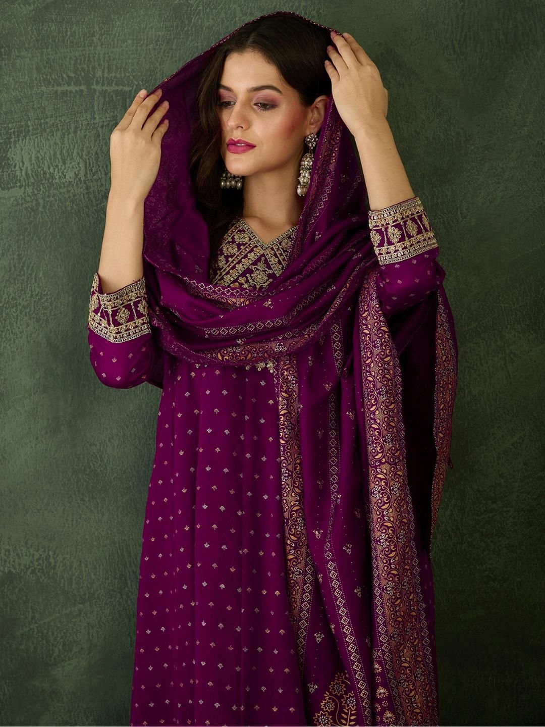 Dhiyona KL Women Purple Art Silk Embroidered Kurta Sets