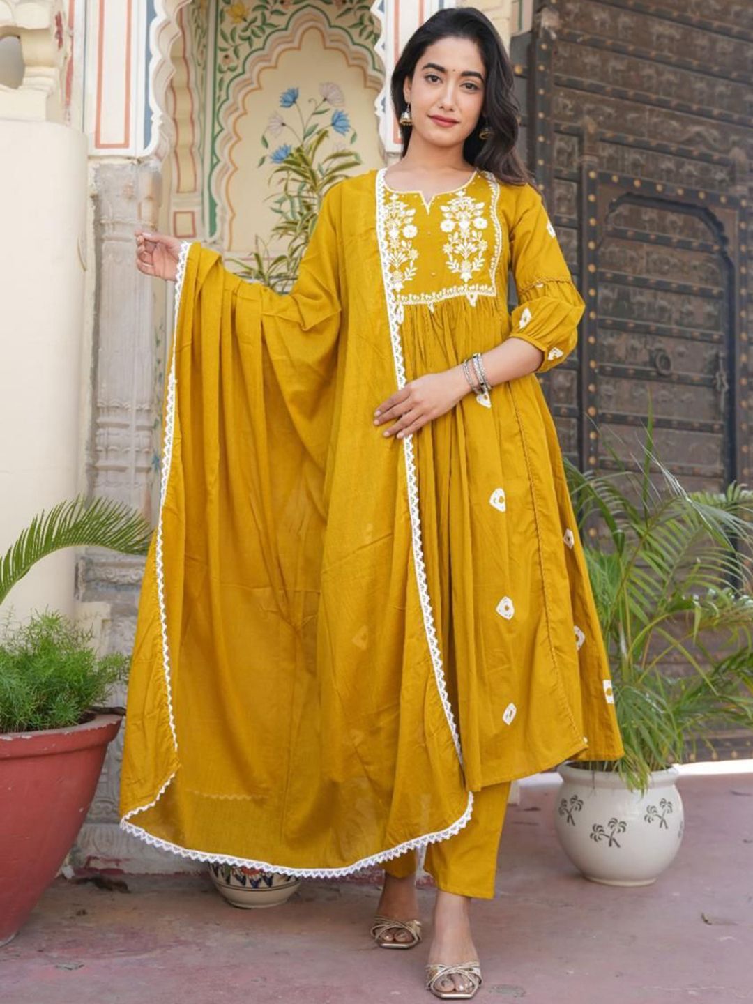 Dhiyona KL Women Floral Embroidered Kurta with Trousers & Dupatta