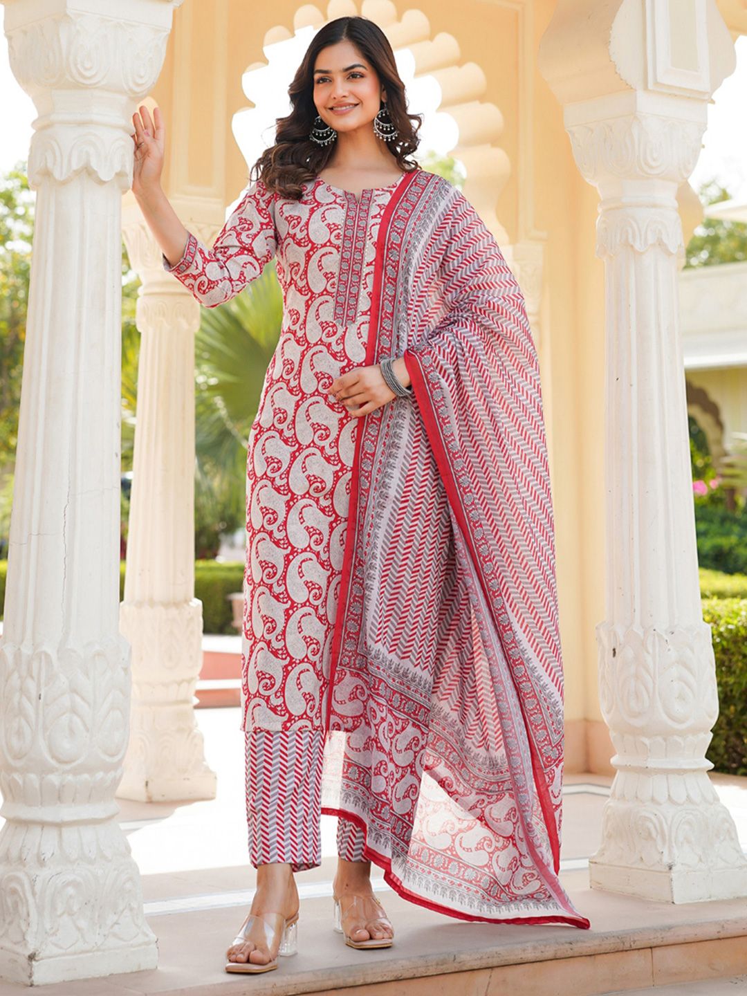 Dhiyona KL Women Paisley Printed Regular Kurta with Trousers & Dupatta