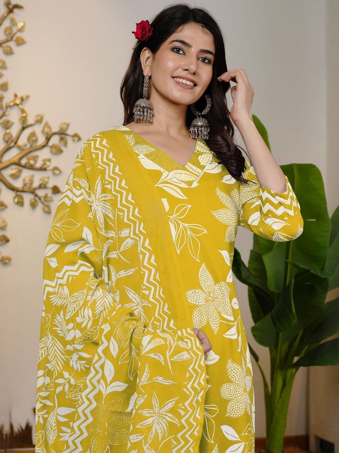Dhiyona KL Women Floral Printed Regular Sequinned Pure Cotton Kurta with Trousers & With Dupatta