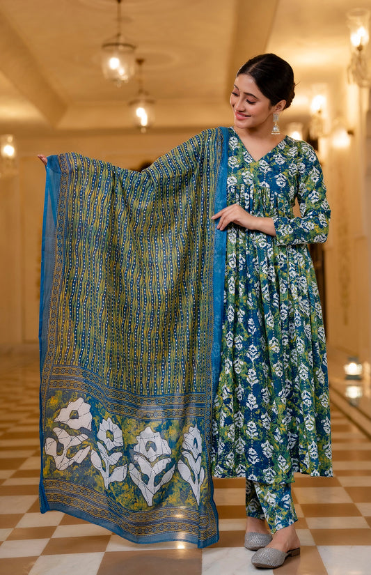 Women Dark Green Printed Viscose Rayon Kurta, Pant And Dupatta Set