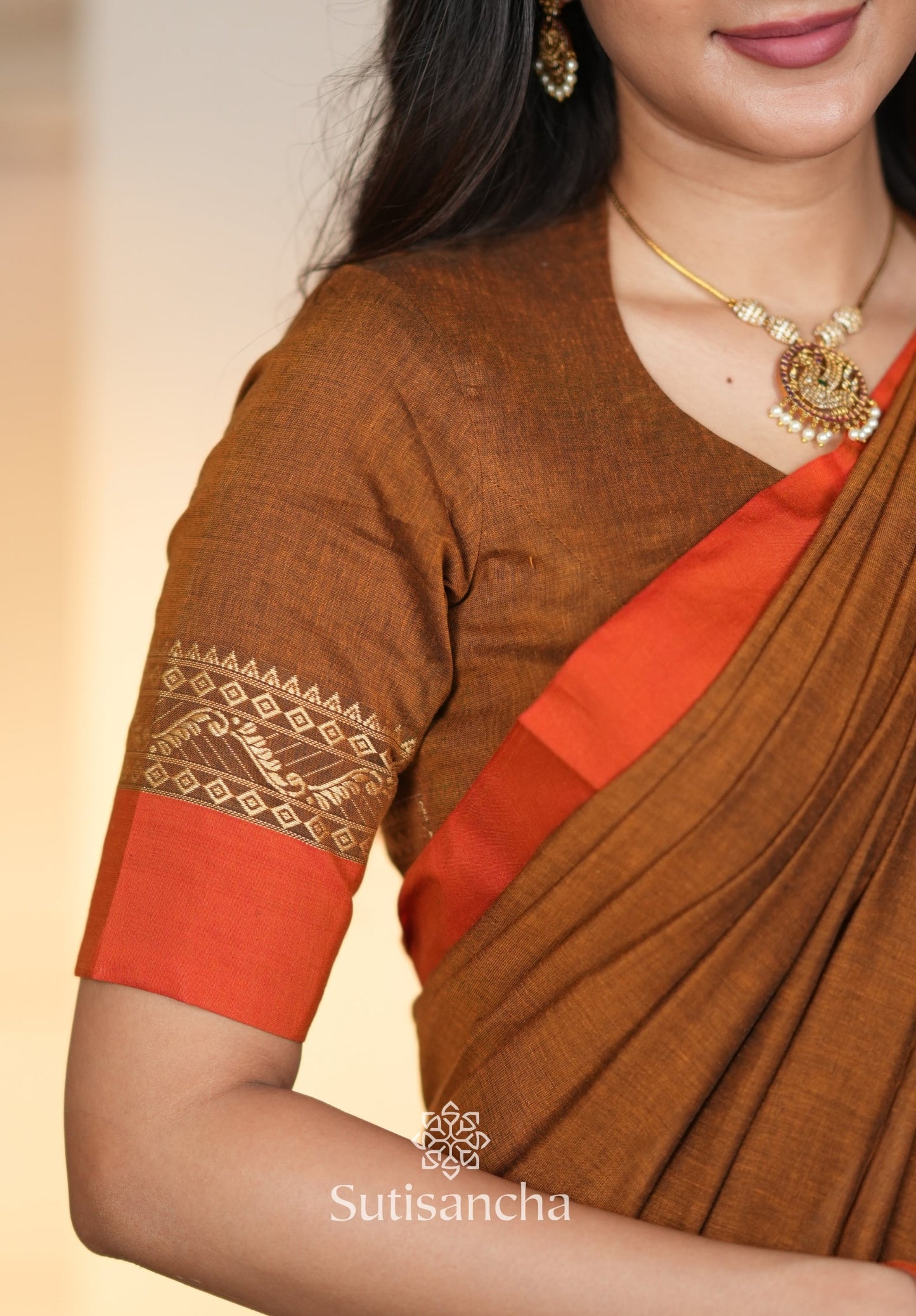 Dhiyona SS The Weaver's Touch: Pure Bengal Cotton Saree with Timeless Appeal