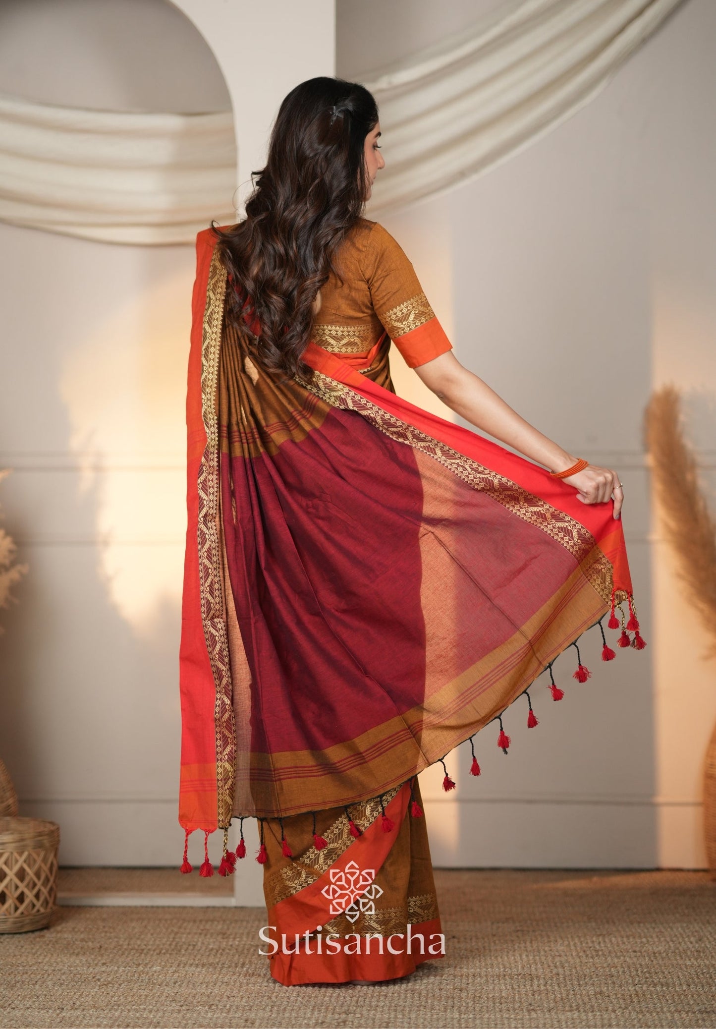 Dhiyona SS The Weaver's Touch: Pure Bengal Cotton Saree with Timeless Appeal