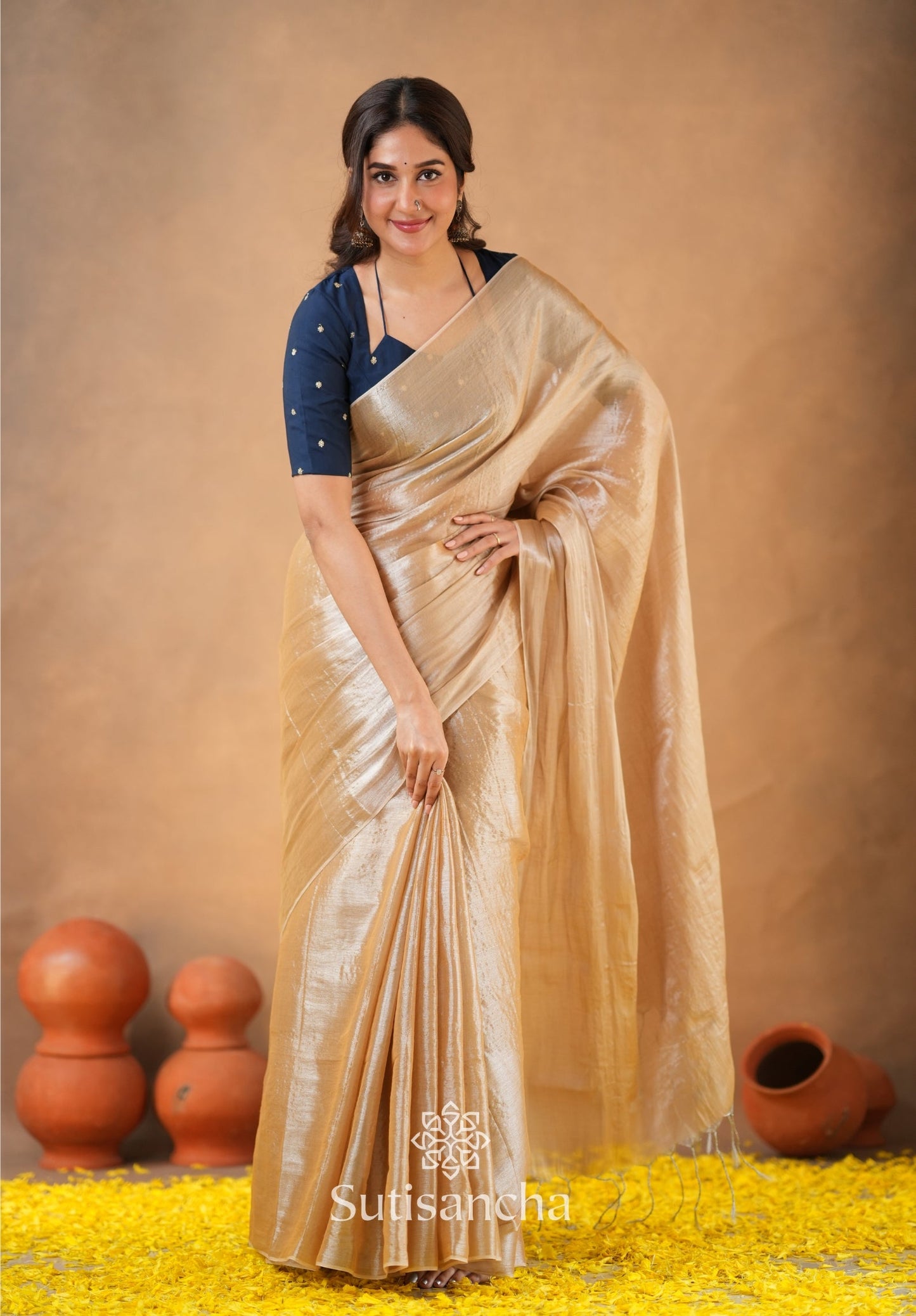 Dhiyona SS Ivory Gold Horizon – Flowing with Regal Charm